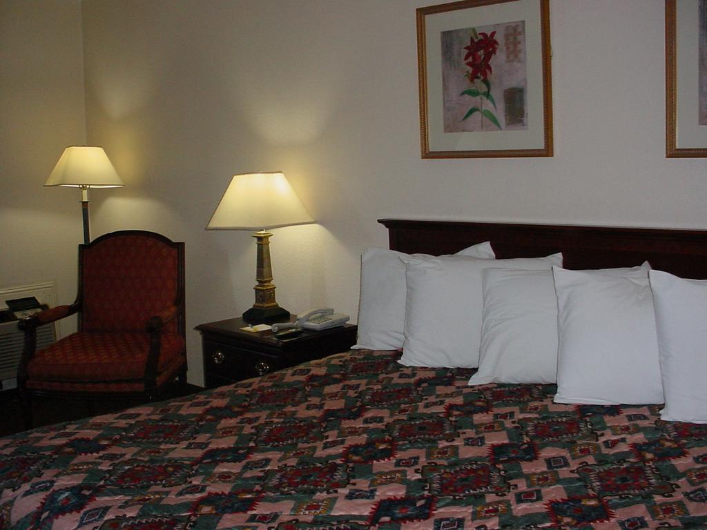 Rodeway Inn Montgomery Zimmer foto